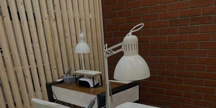 Krásné nehty: manikúra včetně zpevnění nebo prodloužení nehtů i aplikace gel laku
