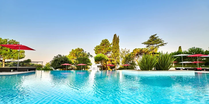 Moderní hotel v chorvatské Poreči: přímo u pláže, s polopenzí a wellness