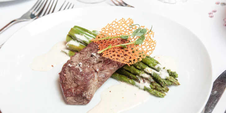 Čtyřchodové romantické menu pro dva: striploin nebo tuňák, batátový krém i dezert