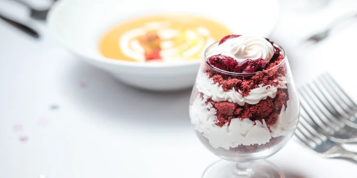 Čtyřchodové romantické menu pro dva: striploin nebo tuňák, batátový krém i dezert