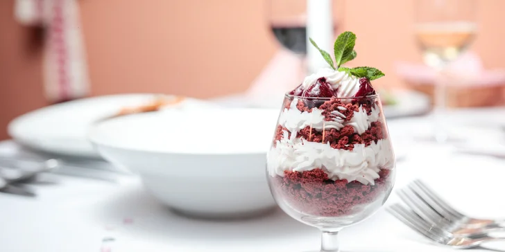 Čtyřchodové romantické menu pro dva: striploin nebo tuňák, batátový krém i dezert