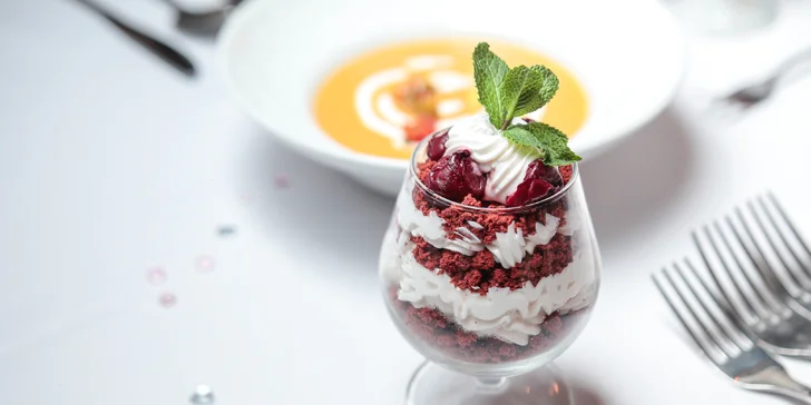 Čtyřchodové romantické menu pro dva: striploin nebo tuňák, batátový krém i dezert
