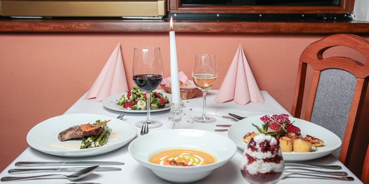 Čtyřchodové romantické menu pro dva: striploin nebo tuňák, batátový krém i dezert