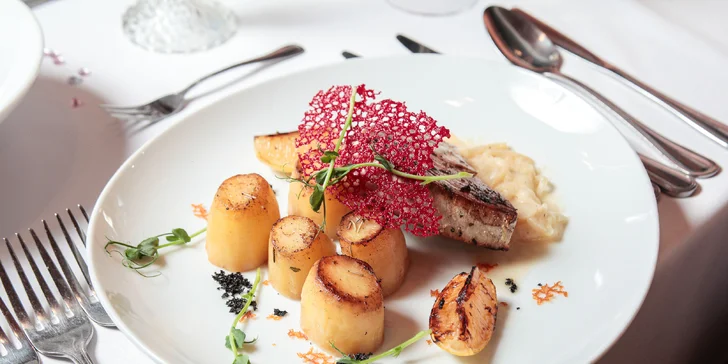Čtyřchodové romantické menu pro dva: striploin nebo tuňák, batátový krém i dezert