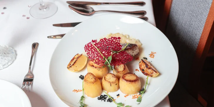 Čtyřchodové romantické menu pro dva: striploin nebo tuňák, batátový krém i dezert