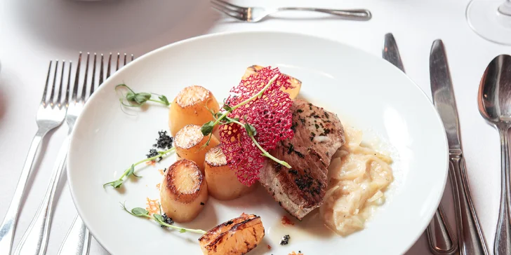 Čtyřchodové romantické menu pro dva: striploin nebo tuňák, batátový krém i dezert