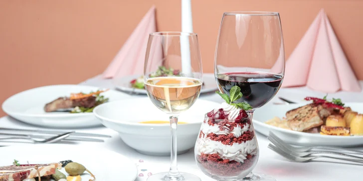 Čtyřchodové romantické menu pro dva: striploin nebo tuňák, batátový krém i dezert