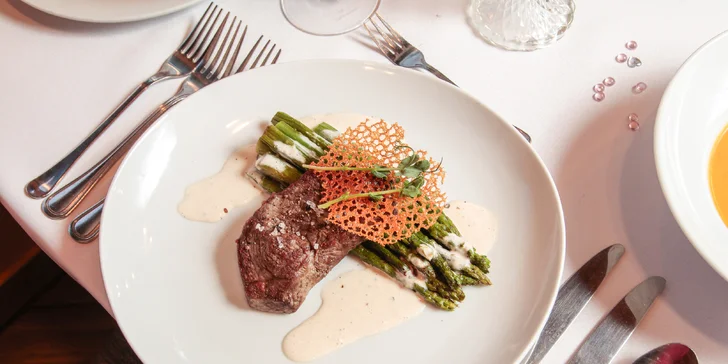 Čtyřchodové romantické menu pro dva: striploin nebo tuňák, batátový krém i dezert