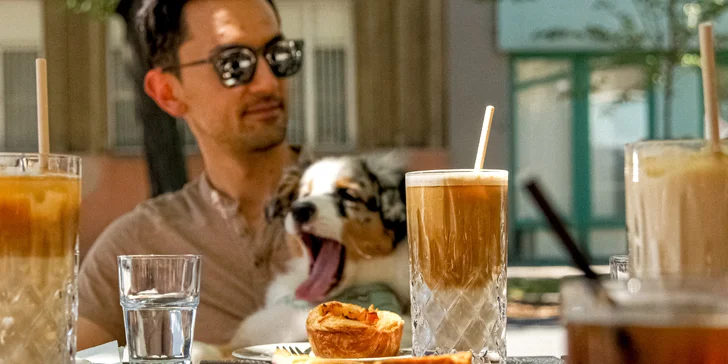 Teplý nápoj s dezertem dle výběru či dvě sklenky prosecca