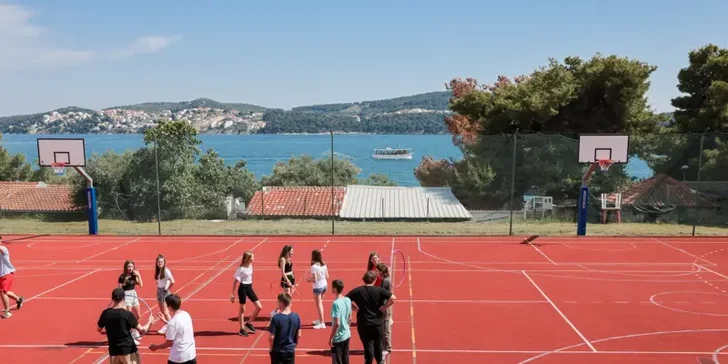 Pohoda a klid na Jadranu: rodinné apartmány kousek od pláže, bazény, animace
