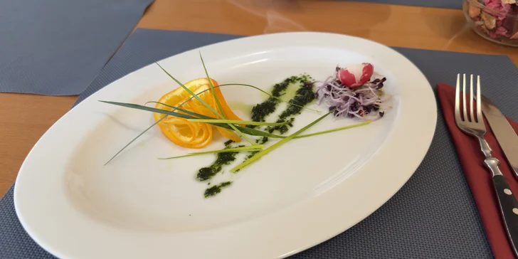 Slavnostní tříchodový oběd pro 2 osoby: kachna na pomerančích i lahev vína