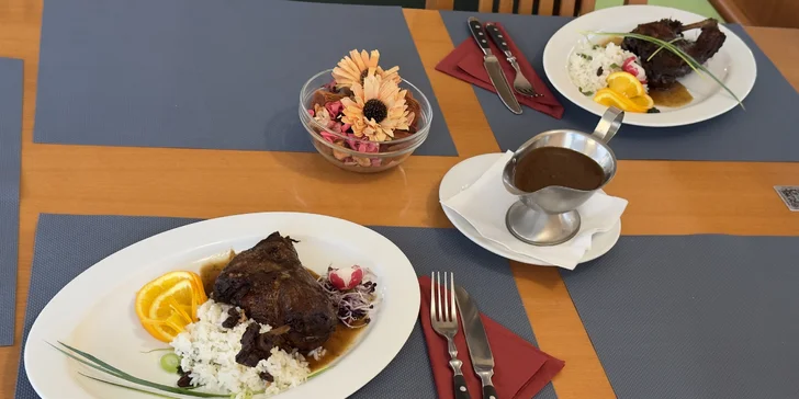 Slavnostní tříchodový oběd pro 2 osoby: kachna na pomerančích i lahev vína