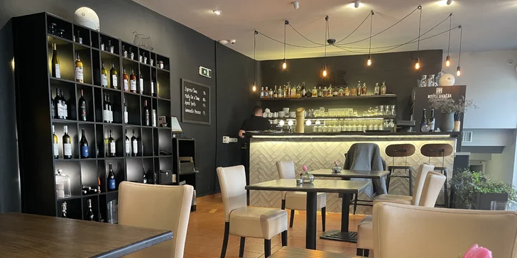 Pobyt v srdci Mikulova v Boutique hotelu Templ: snídaně, degustační menu s vinným párováním i noc zdarma