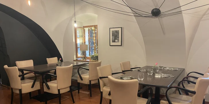 Pobyt v srdci Mikulova v Boutique hotelu Templ: snídaně, degustační menu s vinným párováním i noc zdarma