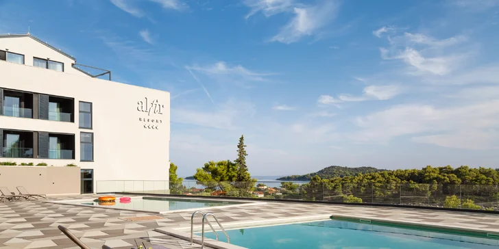 Dovolená na chorvatském ostrově Korčula: nový 4* hotel se snídaní či polopenzí i bazény, až 3 děti zdarma