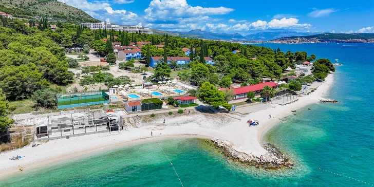 Pohoda a klid na Jadranu: rodinné apartmány kousek od pláže, bazény, animace