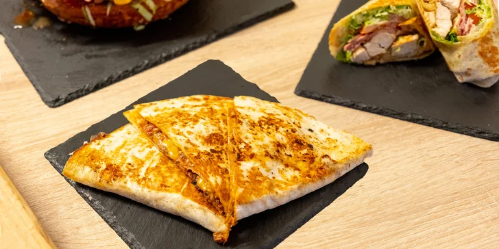 Vouchery na 200–1 000 Kč na cokoliv ve street food bistru Adria Burgers