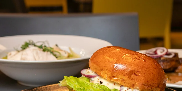 Vouchery na 500–1 500 Kč do moderní restaurace ve Vítkovicích: česká klasika i zahraniční dobroty