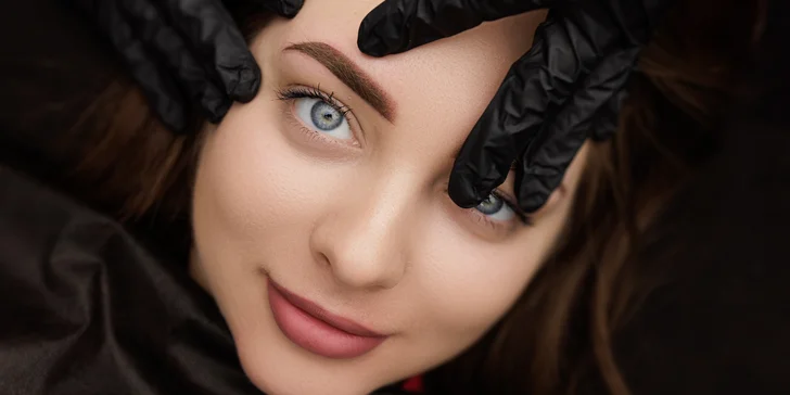 Permanentní make-up: rty metodou ombré, oční linky nebo obočí pudrovou metodou