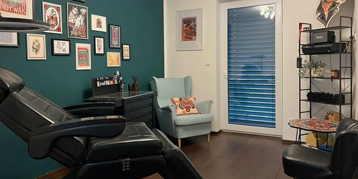 Permanentní make-up: rty metodou ombré, oční linky nebo obočí pudrovou metodou