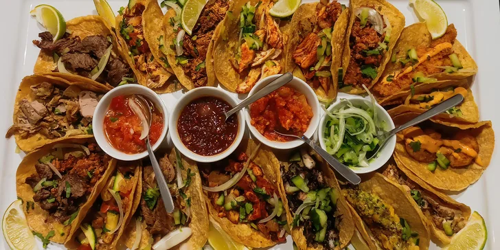 Takíza aneb tacos party: 17 mexických tacos až pro 4 osoby a salsy podle výběru