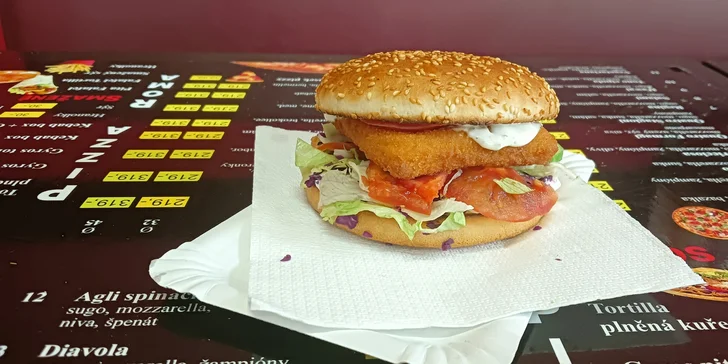 Jeden či osm kousků pizzy dle výběru i smažený sýr v bulce s tatarkou