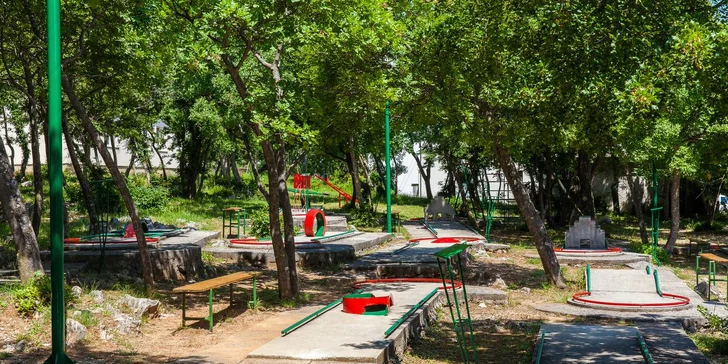 Chorvatsko na pohodu: pobyt v rodinném resortu kousek od pláže, snídaně nebo polopenze