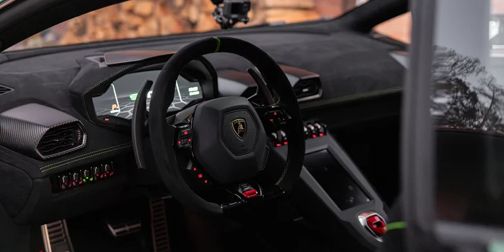 Zažijte v Lamborghini Huracán STO: Most, Brno, Sosnová nebo Hradec Králové