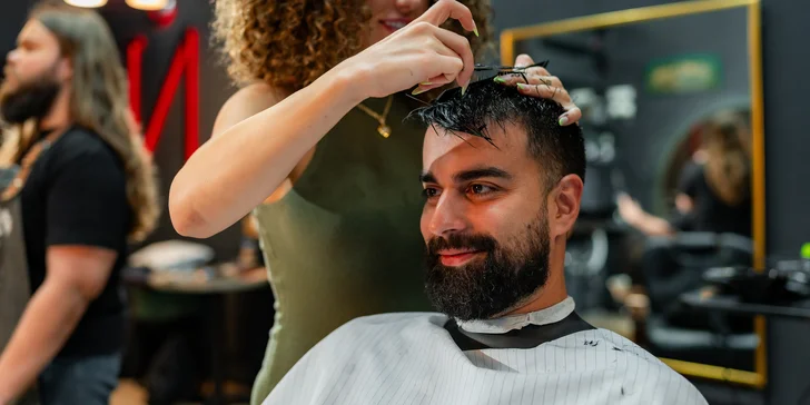 Vlasy jako ze žurnálu: střih, styling, úprava vousů i ondulace v Holešovicích