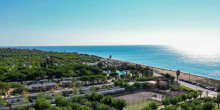 Katalánské pobřeží Costa Brava: rodinný kemp u pláže, animace i vodní sporty, bez dopravy a stravy