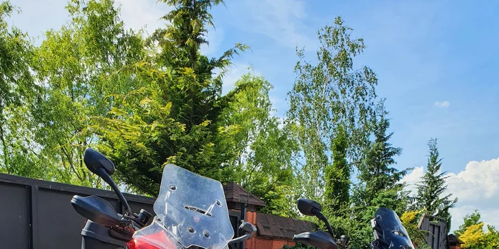 Zážitková jízda na dvou kolech: zapůjčení motocyklu BMW či Ducati na 1 nebo 2 dny