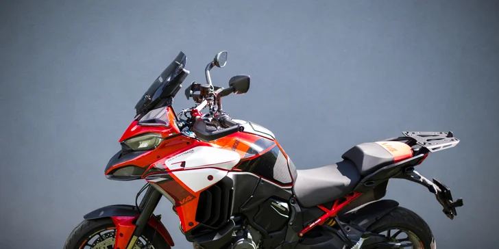 Zážitková jízda na dvou kolech: zapůjčení motocyklu BMW či Ducati na 1 nebo 2 dny