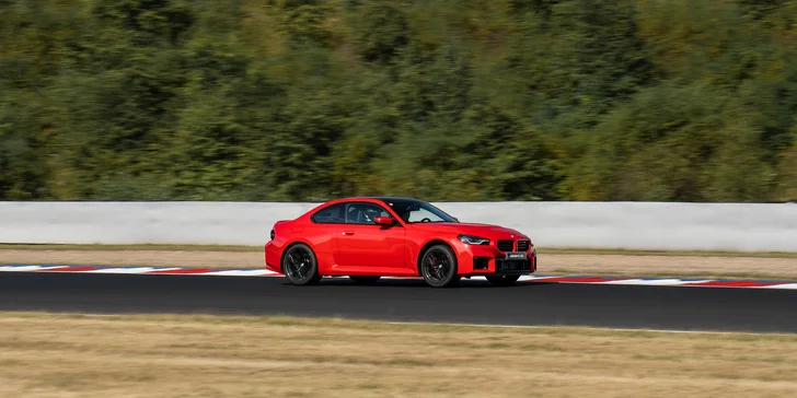 Jízda na závodním okruhu v novém BMW M2 G87