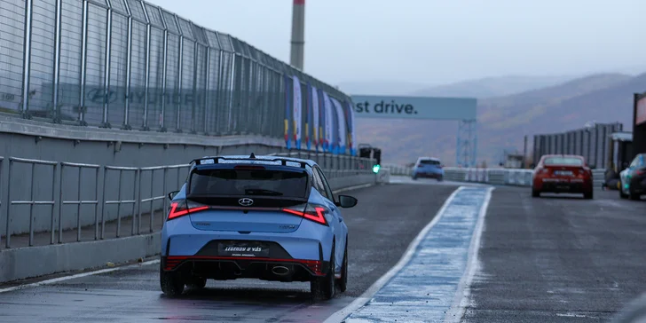 Zážitková jízda ve voze Hyundai i20N: 20–40 min., několik míst po ČR