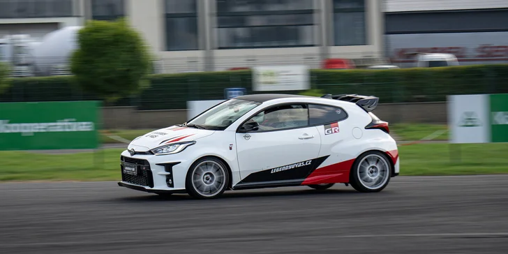 Zážitková jízda v Toyotě GR Yaris na okreskách: 20, 30 nebo 40 min.