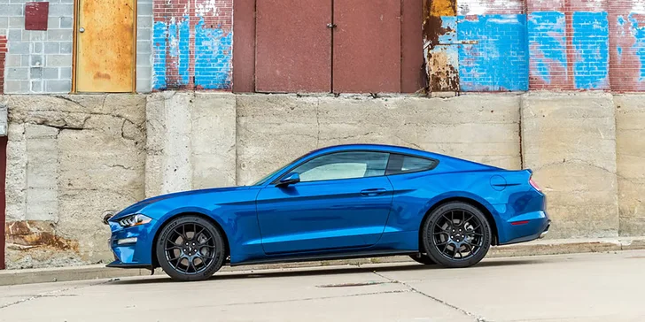 Ford Mustang GT: 20–40 min. zážitkové jízdy na okreskách na 5 místech po ČR