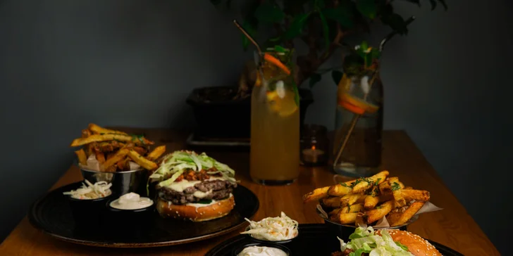Smash burger, hranolky, omáčka, coleslaw a limonáda pro 1 či 2 osoby
