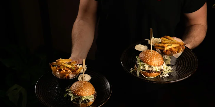 Smash burger, hranolky, omáčka, coleslaw a limonáda pro 1 či 2 osoby