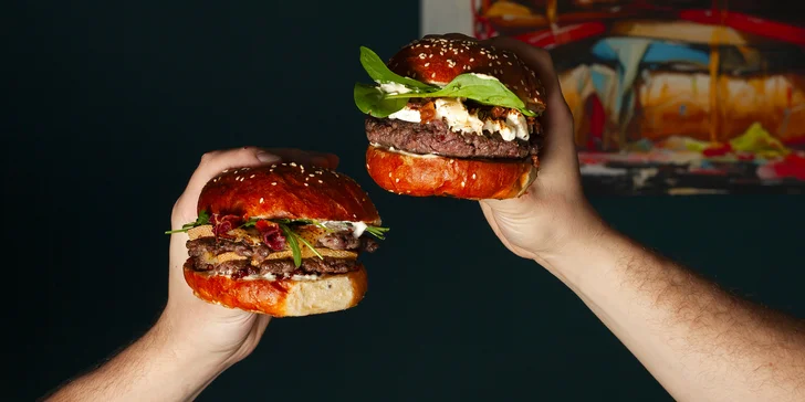 Smash burger, hranolky, omáčka, coleslaw a limonáda pro 1 či 2 osoby