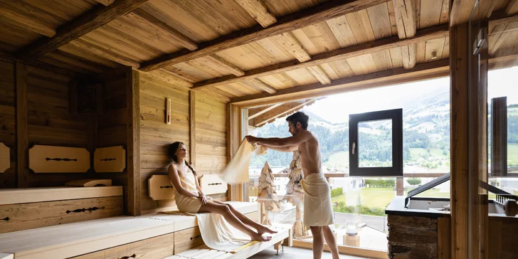 Krásný hotel v Tyrolsku: polopenze plus, neomezený wellness s infinit bazénem a výlety i golf