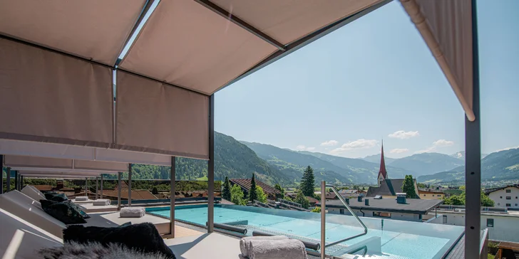 Krásný hotel v Tyrolsku: polopenze plus, neomezený wellness s infinit bazénem a výlety i golf