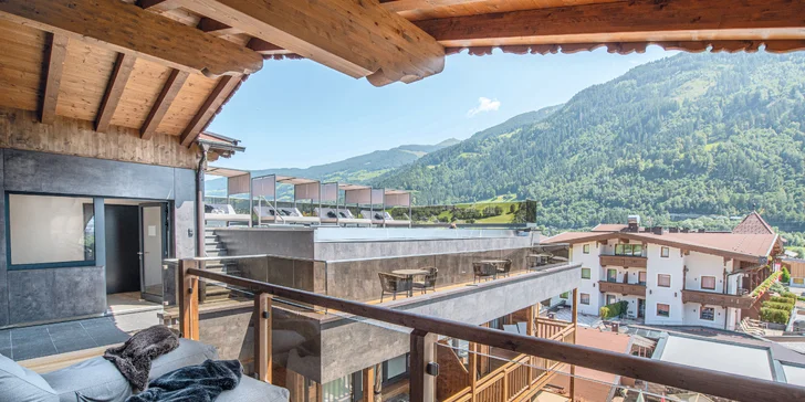 Krásný hotel v Tyrolsku: polopenze plus, neomezený wellness s infinit bazénem a výlety i golf