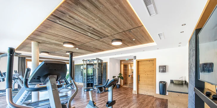 Krásný hotel v Tyrolsku: polopenze plus, neomezený wellness s infinit bazénem a výlety i golf