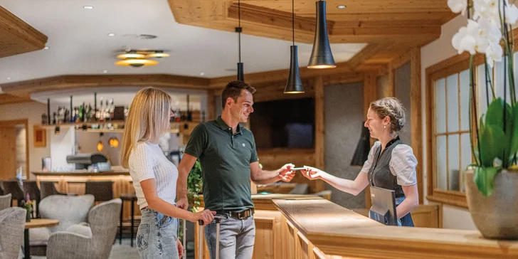 Krásný hotel v Tyrolsku: polopenze plus, neomezený wellness s infinit bazénem a výlety i golf
