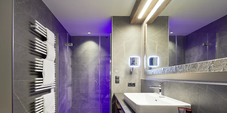 Krásný hotel v Tyrolsku: polopenze plus, neomezený wellness s infinit bazénem a výlety i golf