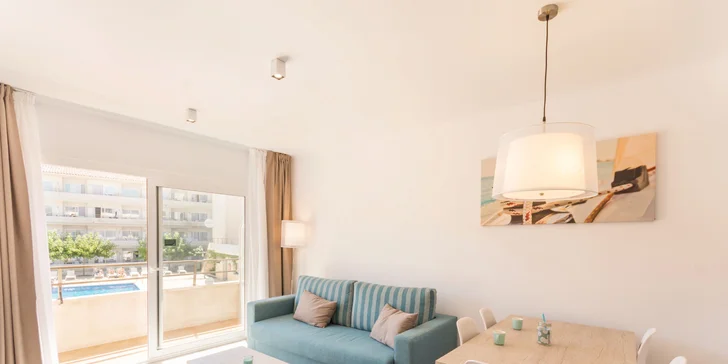 Dovolená ve Španělsku: vybavené apartmány kousek od pláže, vlastní doprava