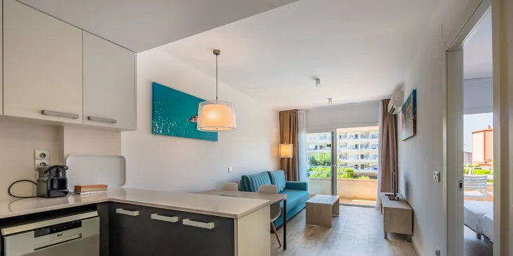 Dovolená ve Španělsku: vybavené apartmány kousek od pláže, vlastní doprava