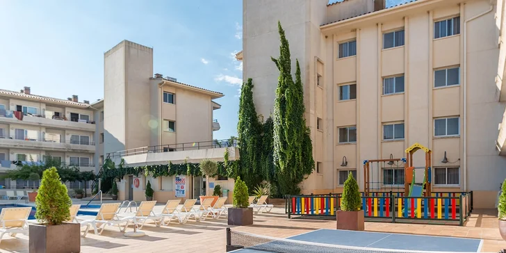 Dovolená ve Španělsku: vybavené apartmány kousek od pláže, vlastní doprava