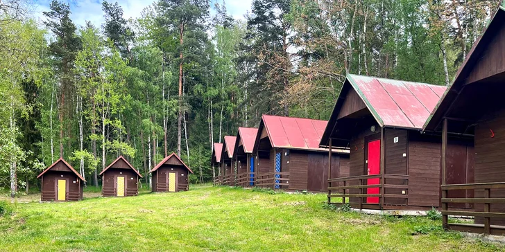 Pobyt v kempové chatce v západních Čechách až pro 4 osoby i se snídaní