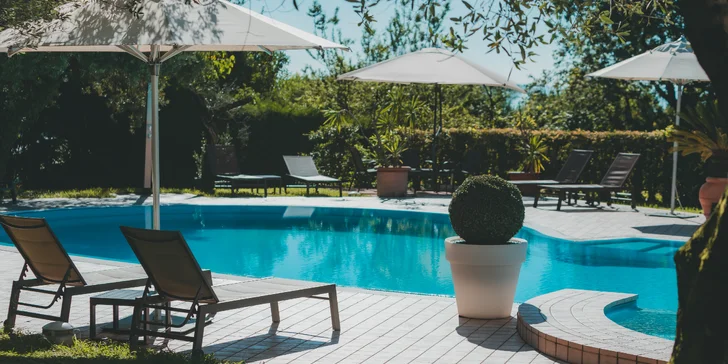 Lago di Garda: 4* hotel s bazénem a panoramatickou terasou hned u jezera, polopenze v ceně
